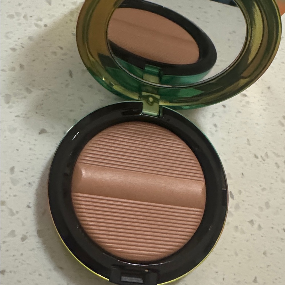 MAC Cosmetics Studio Sculpt Bronzing Powder - Picture 2 of 5